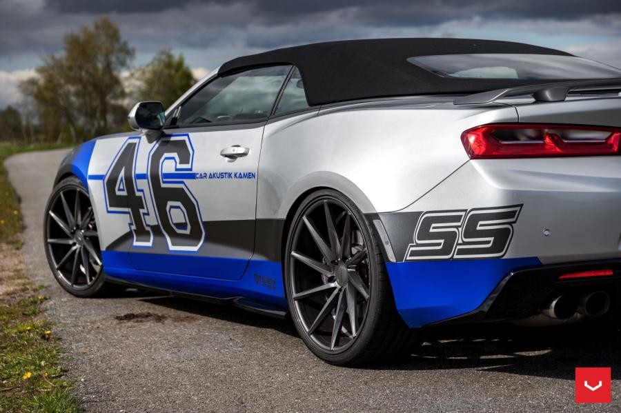 Детали экстерьера Chevrolet Camaro SS Convertible on Vossen Wheels (CVT) 2017 года  (фото 12 из 20)